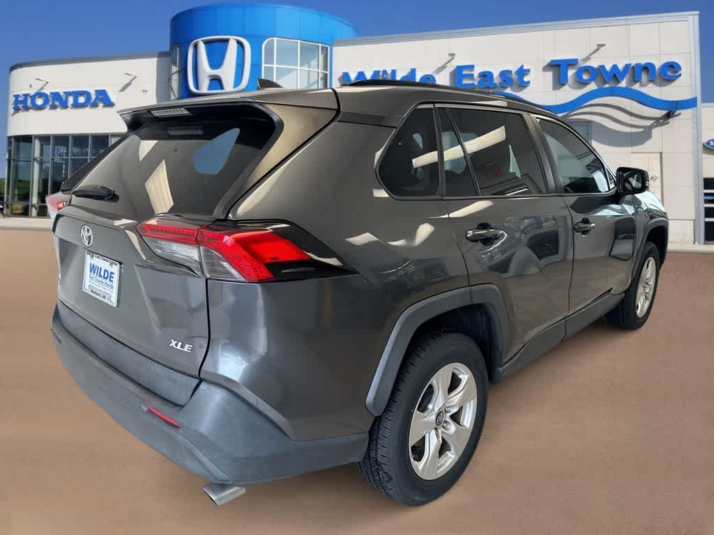 Thumbnail: 2019 Toyota RAV4 - 8