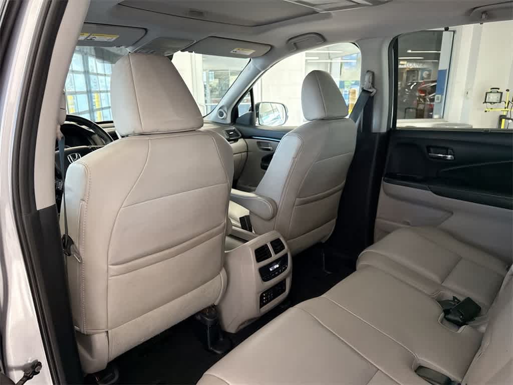 Thumbnail: 2017 Honda Pilot - 19