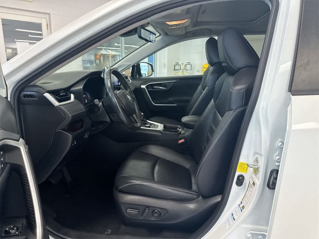 Thumbnail: 2020 Toyota RAV4 - 17