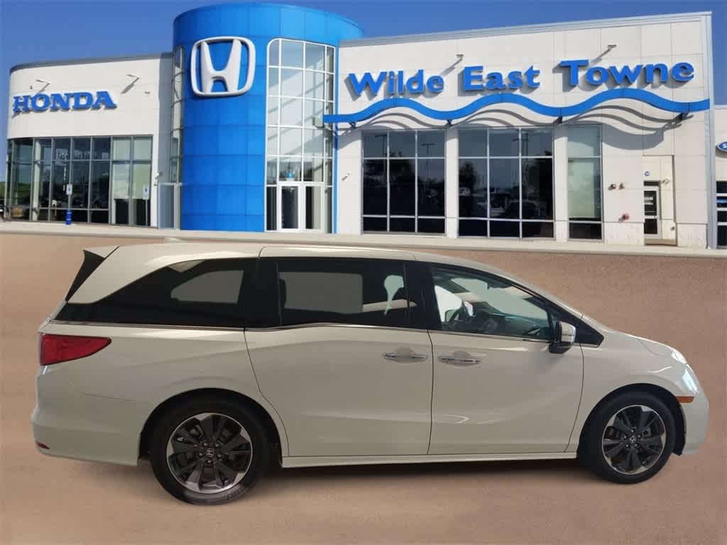 Certified 2022 Honda Odyssey Elite with VIN 5FNRL6H99NB067676 for sale in Madison, WI