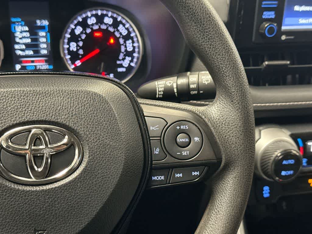 Thumbnail: 2021 Toyota RAV4 - 25