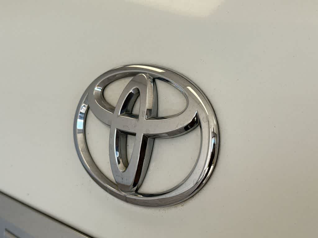 Thumbnail: 2015 Toyota Land Cruiser - 12