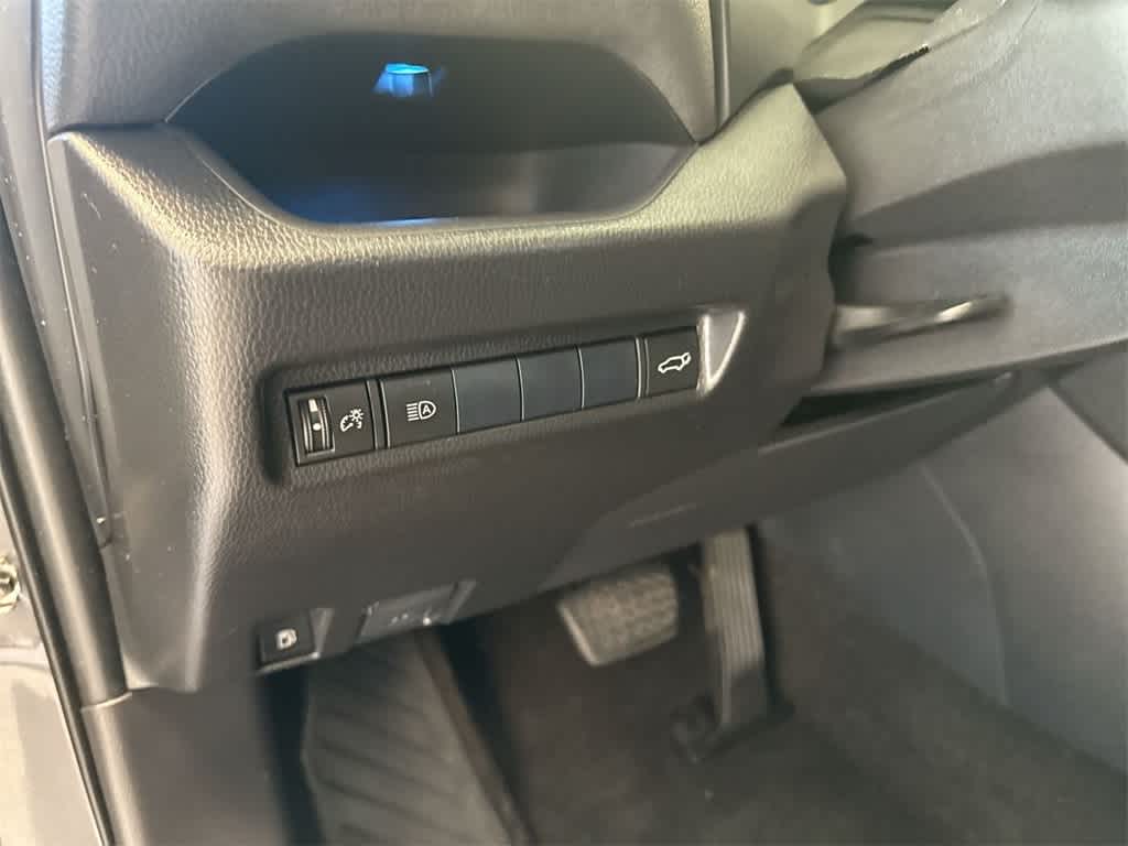 Thumbnail: 2020 Toyota RAV4 - 37