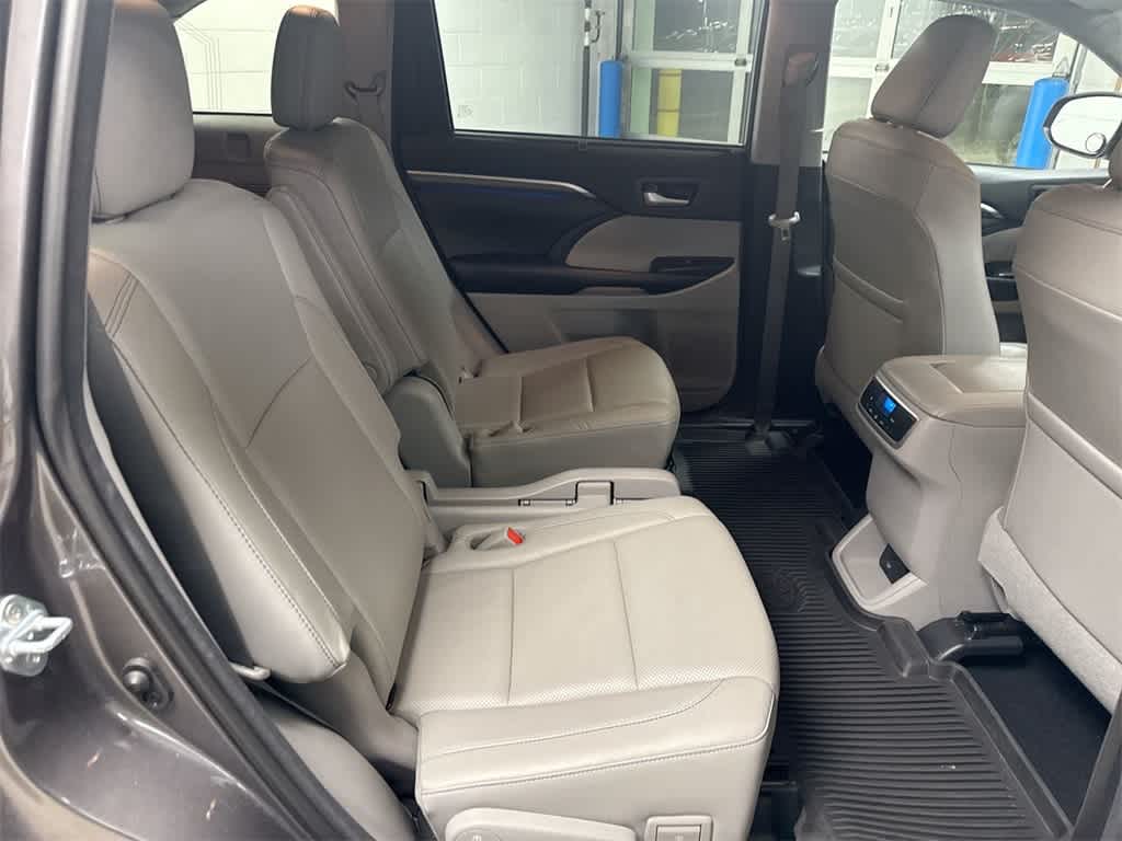 Thumbnail: 2018 Toyota Highlander - 22