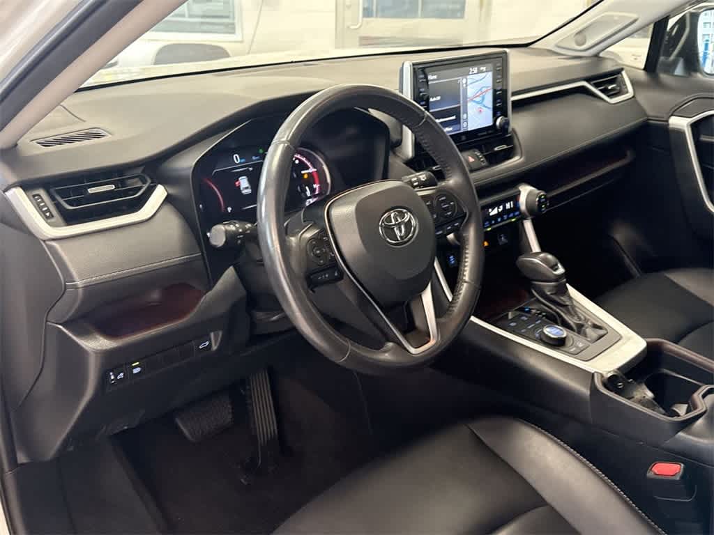 Thumbnail: 2020 Toyota RAV4 - 10