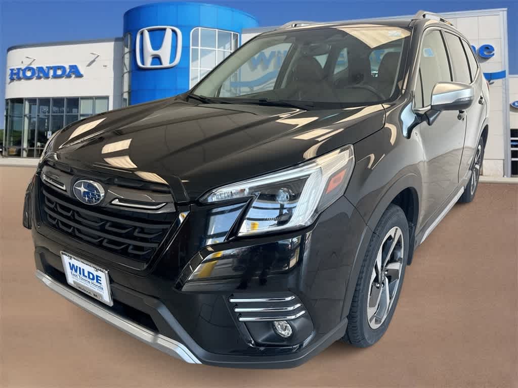 2022 Subaru Forester Touring photo 3