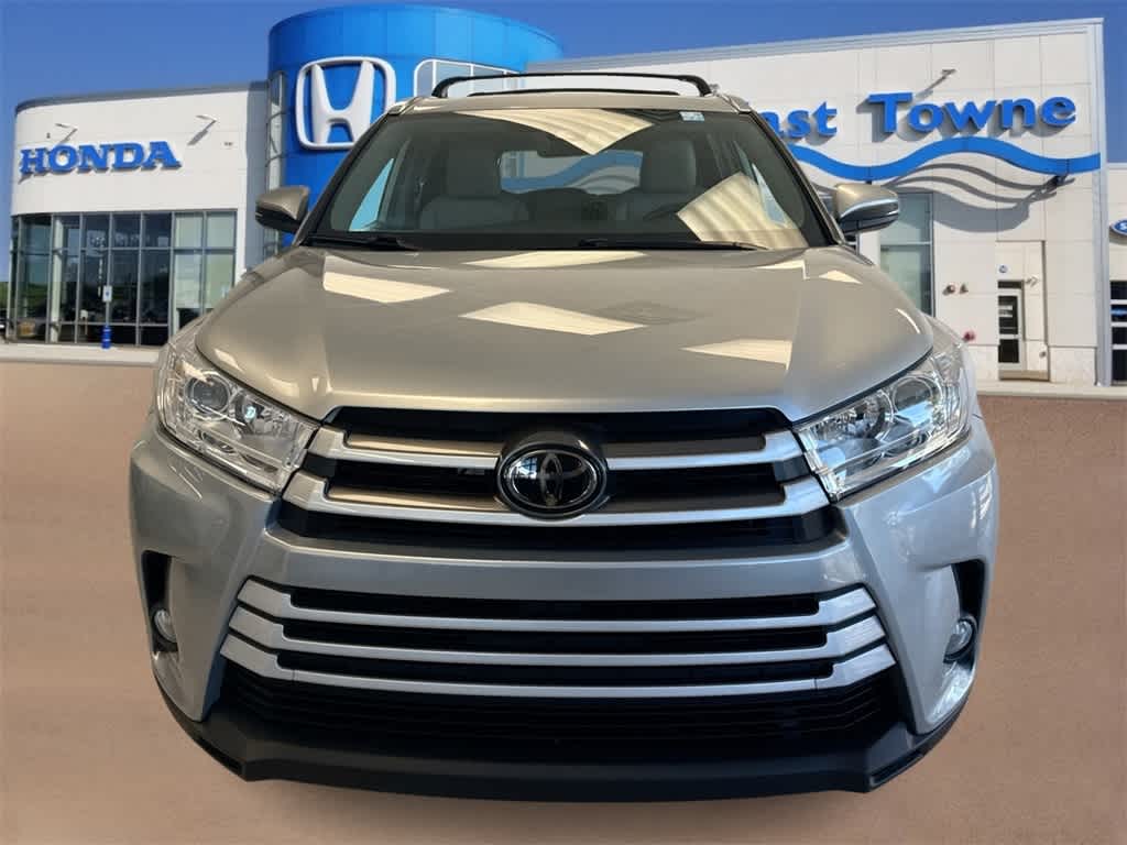 Thumbnail: 2019 Toyota Highlander - 3