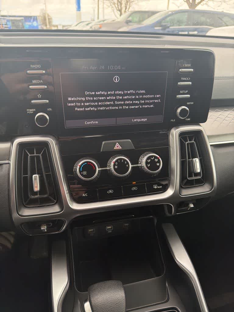 Thumbnail: 2023 Kia Sorento - 8