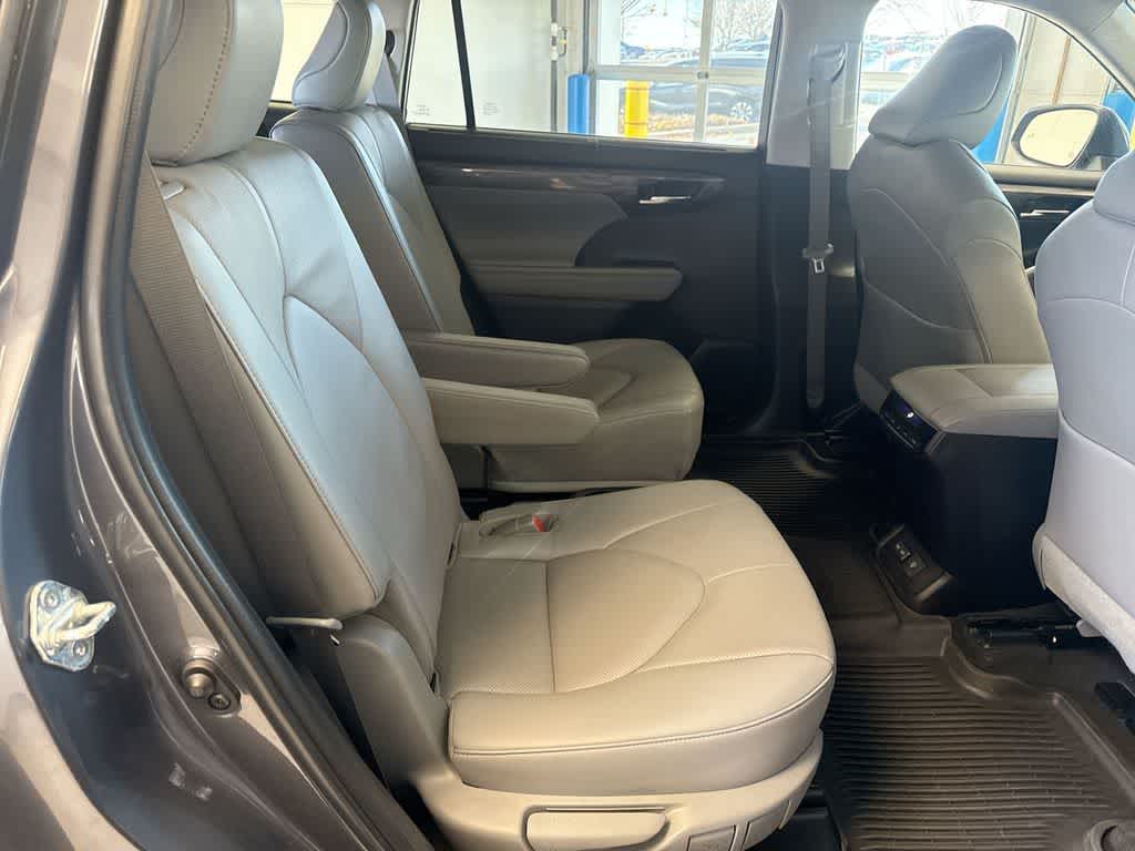 Thumbnail: 2023 Toyota Highlander - 22