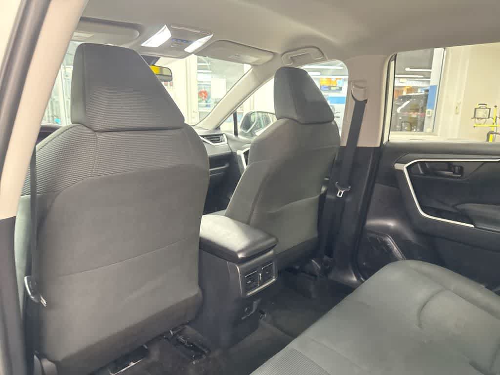 Thumbnail: 2022 Toyota RAV4 - 21