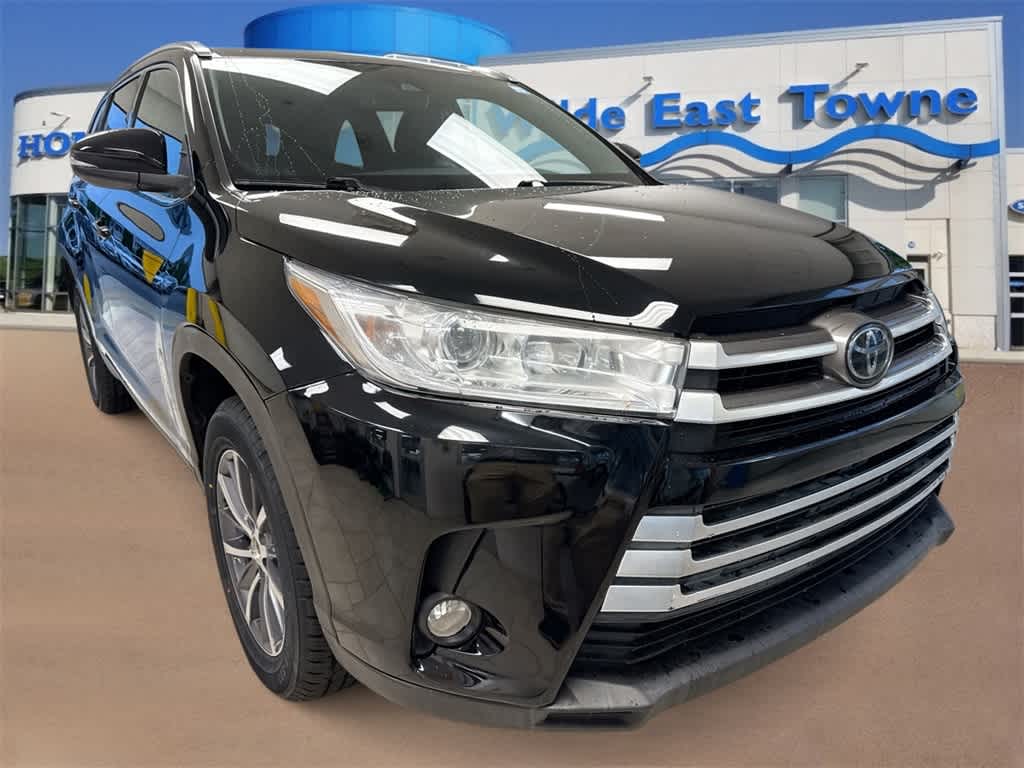 Thumbnail: 2019 Toyota Highlander - 2