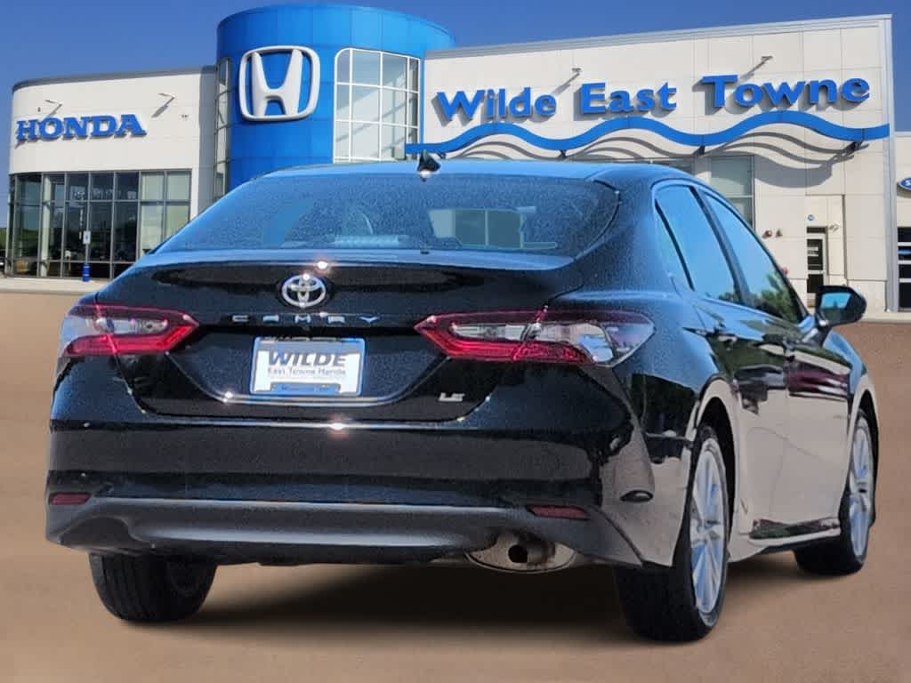 2021 Toyota Camry LE - Photo 8