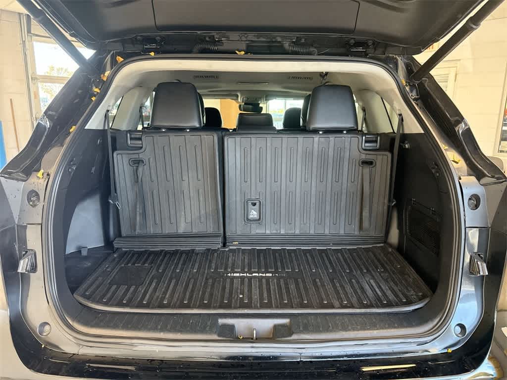 Thumbnail: 2022 Toyota Highlander - 36