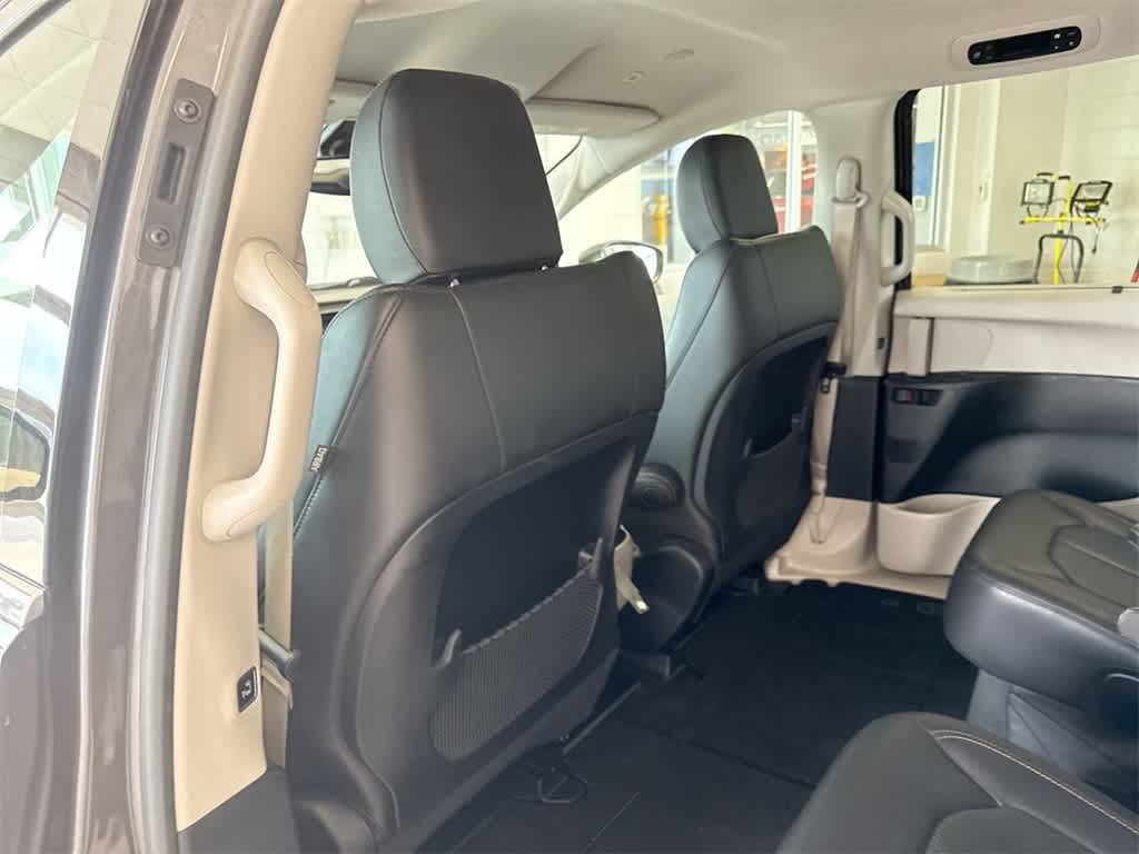 Thumbnail: 2018 Chrysler Pacifica - 19