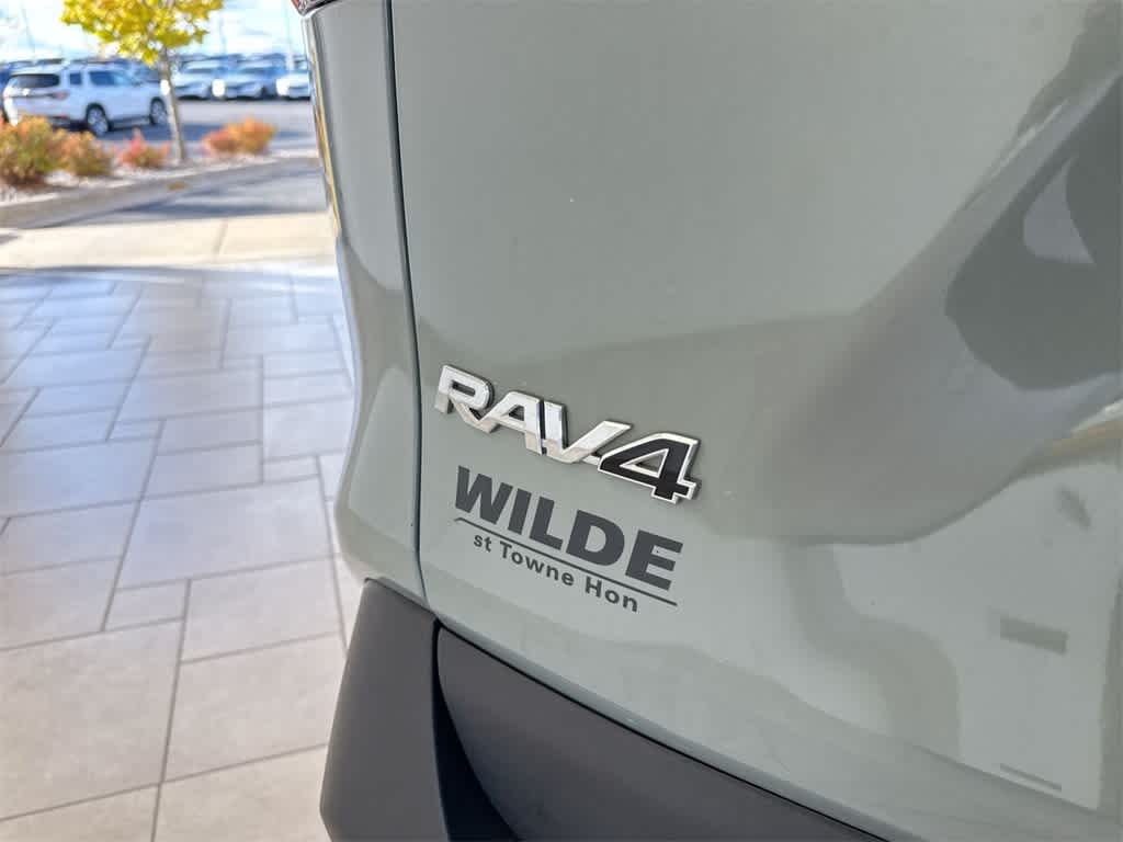 Thumbnail: 2021 Toyota RAV4 - 12