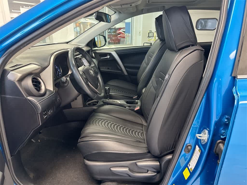 Thumbnail: 2018 Toyota RAV4 - 17