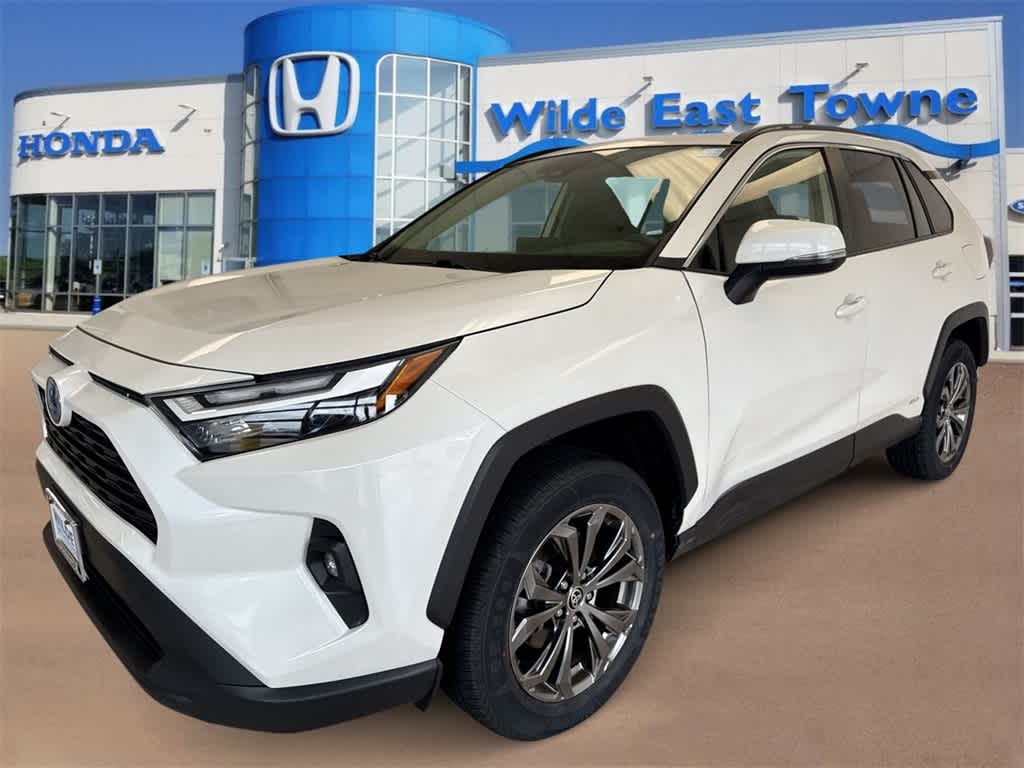 Thumbnail: 2022 Toyota RAV4 - 1