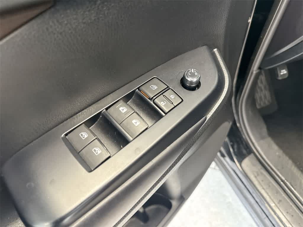 Thumbnail: 2019 Toyota Highlander - 18