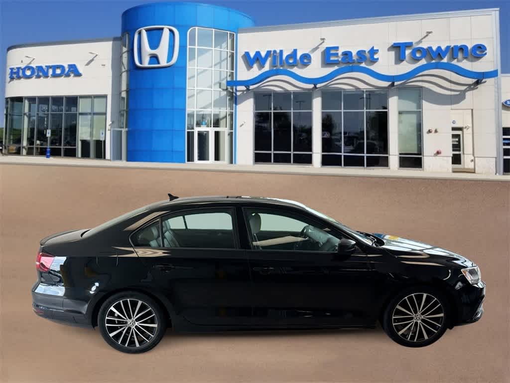Thumbnail: 2016 Volkswagen Jetta - 9