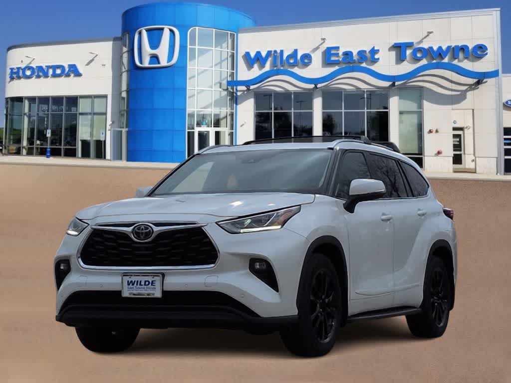 Thumbnail: 2020 Toyota Highlander - 4