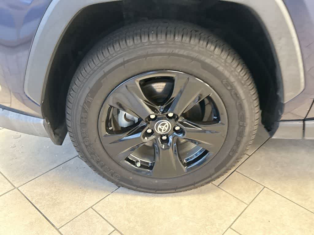 Thumbnail: 2021 Toyota RAV4 - 14