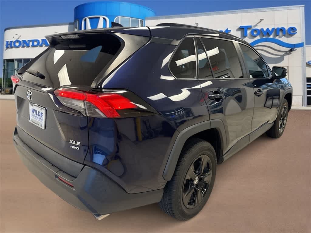 Thumbnail: 2021 Toyota RAV4 - 8