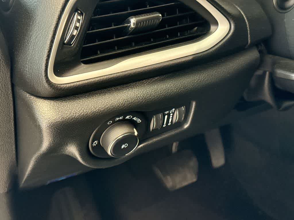 Thumbnail: 2025 Chrysler Pacifica - 39