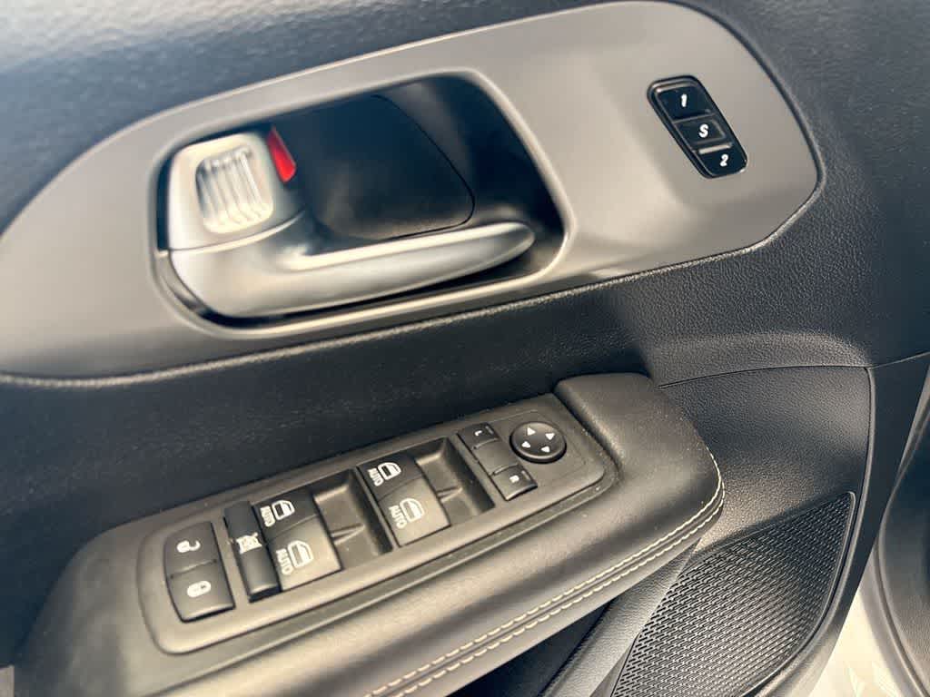 Thumbnail: 2025 Chrysler Pacifica - 19