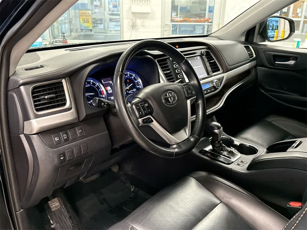Thumbnail: 2019 Toyota Highlander - 10