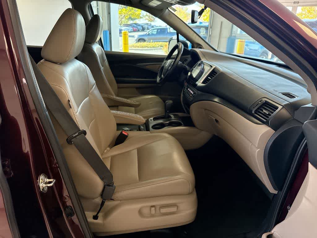 Thumbnail: 2017 Honda Pilot - 23