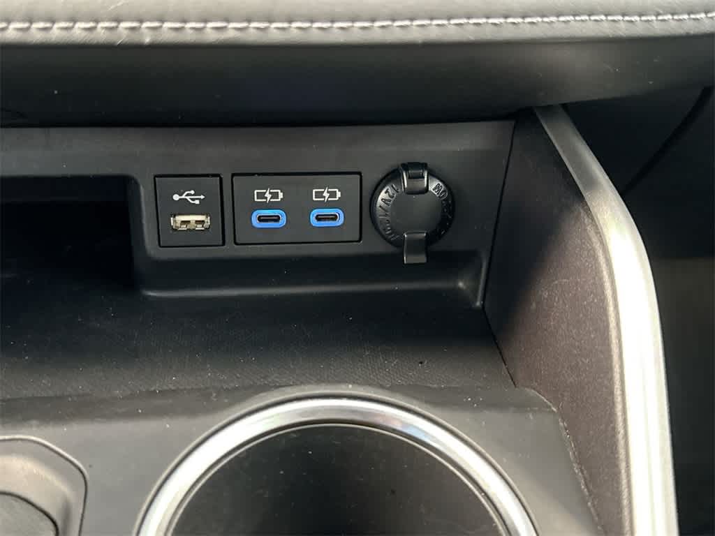 Thumbnail: 2022 Toyota Highlander - 33