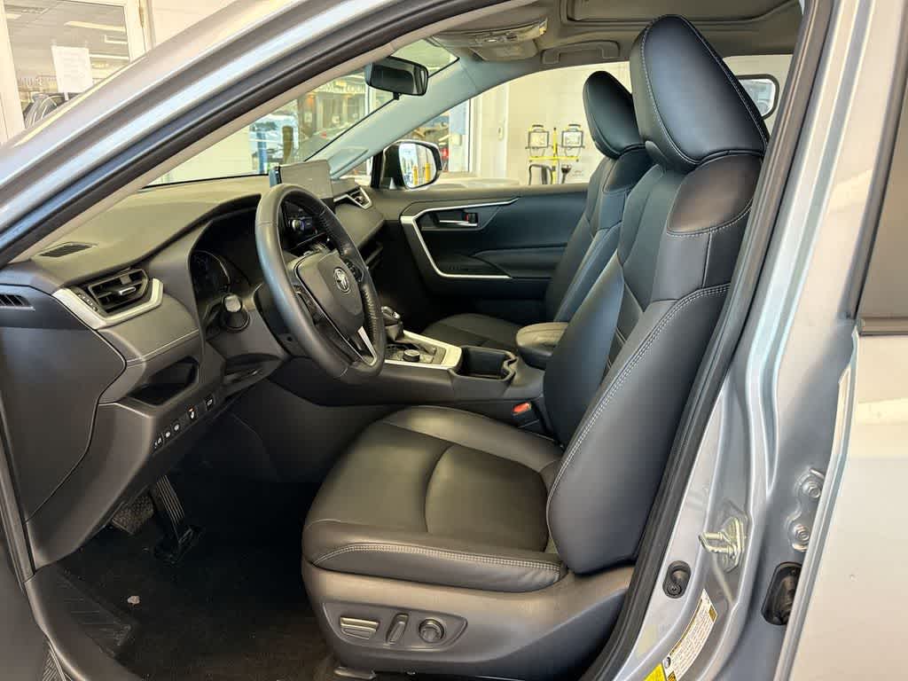 Thumbnail: 2023 Toyota RAV4 - 17