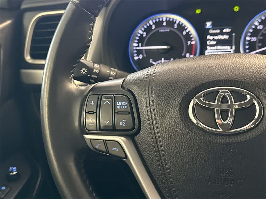 Thumbnail: 2019 Toyota Highlander - 25