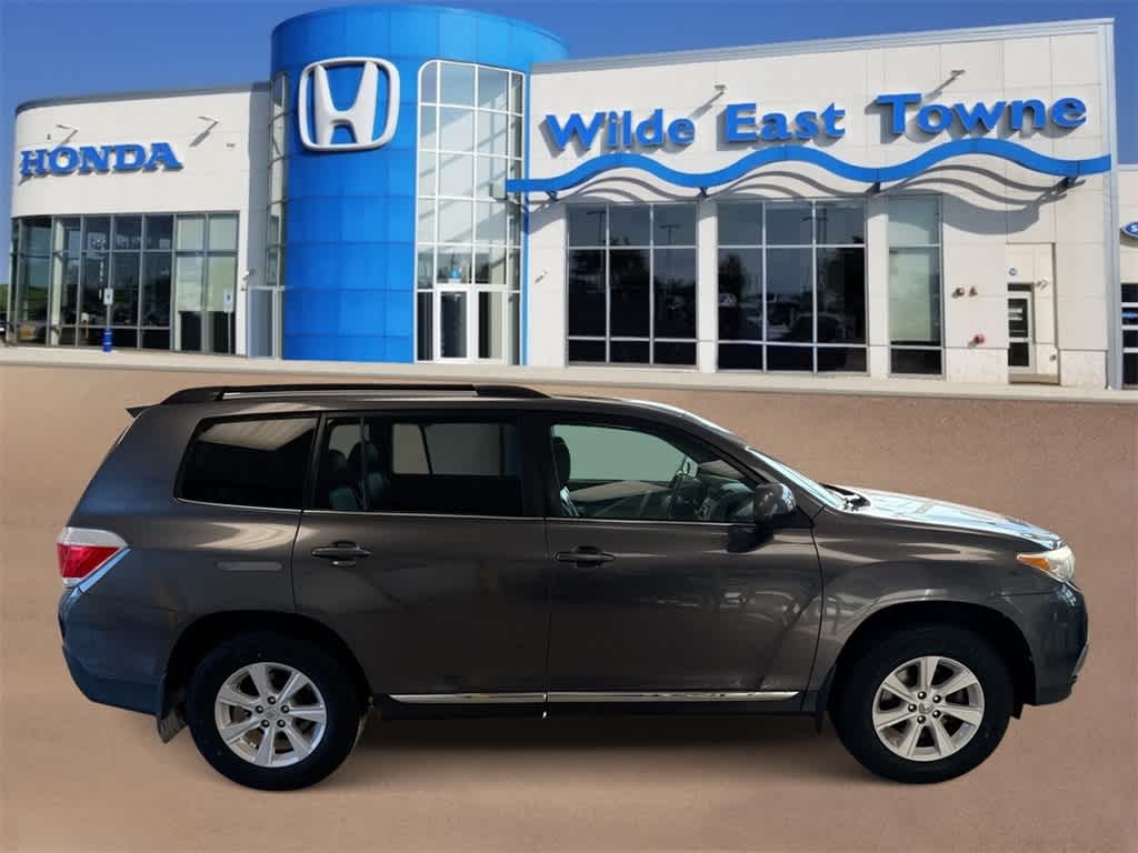 Thumbnail: 2012 Toyota Highlander - 9