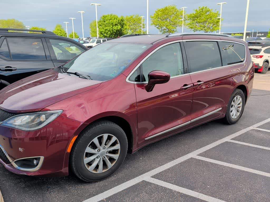 2019 Chrysler Pacifica Touring L's photo