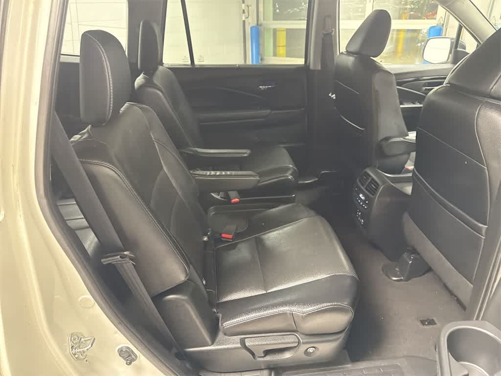 Thumbnail: 2017 Honda Pilot - 22