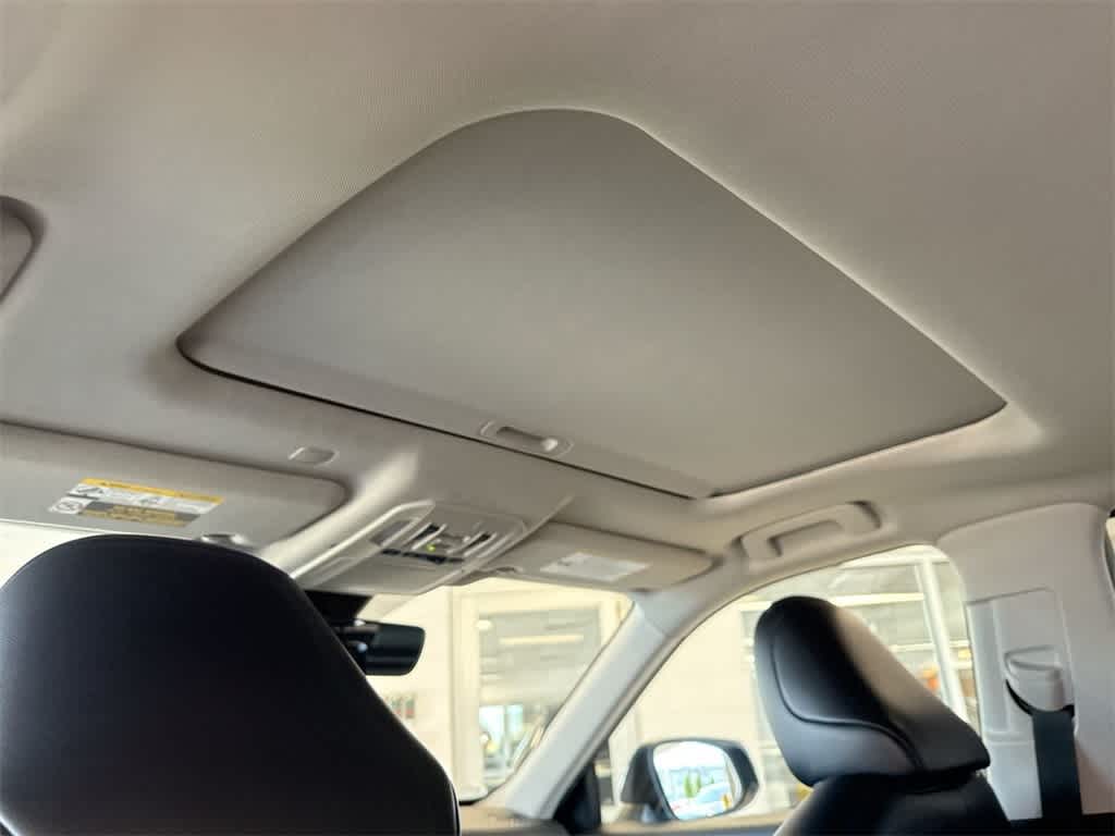 Thumbnail: 2022 Toyota Highlander - 20