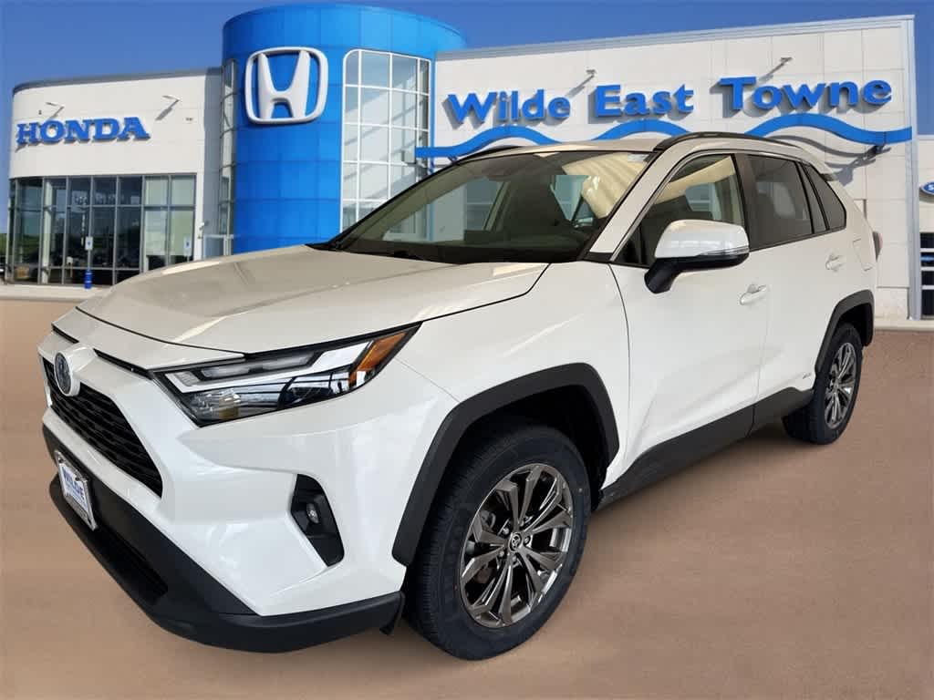 Thumbnail: 2022 Toyota RAV4 - 4