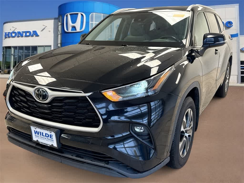 Thumbnail: 2022 Toyota Highlander - 4