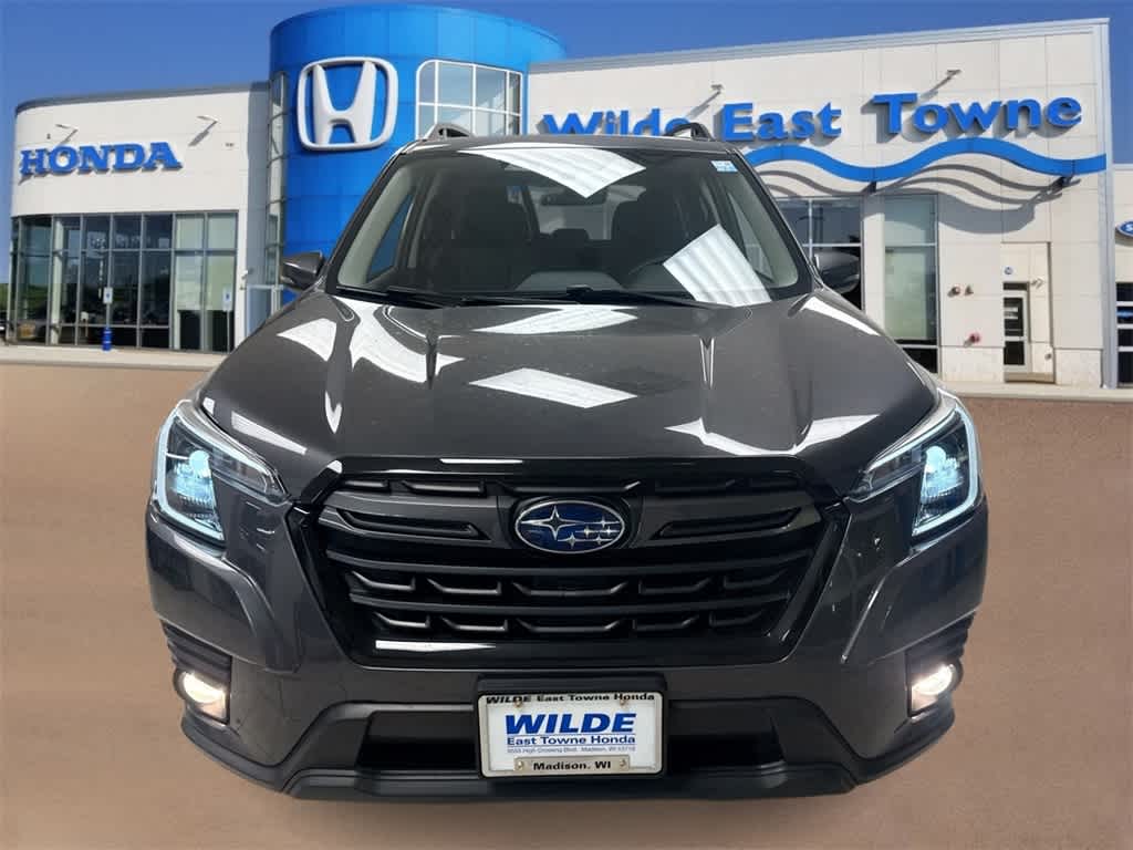 2022 Subaru Forester Limited photo 2