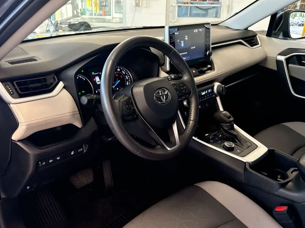 Thumbnail: 2022 Toyota RAV4 - 11