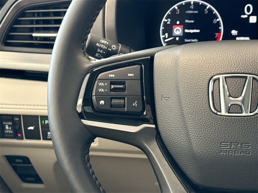 2025 Honda Odyssey Touring 27