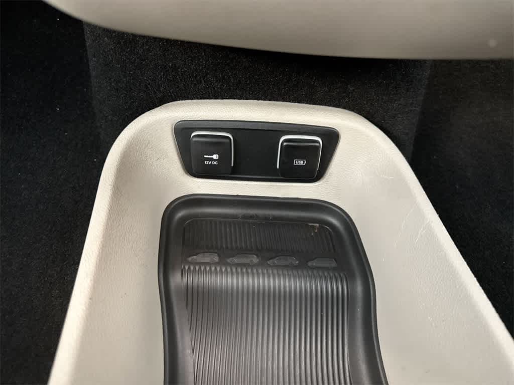 Thumbnail: 2018 Chrysler Pacifica - 32