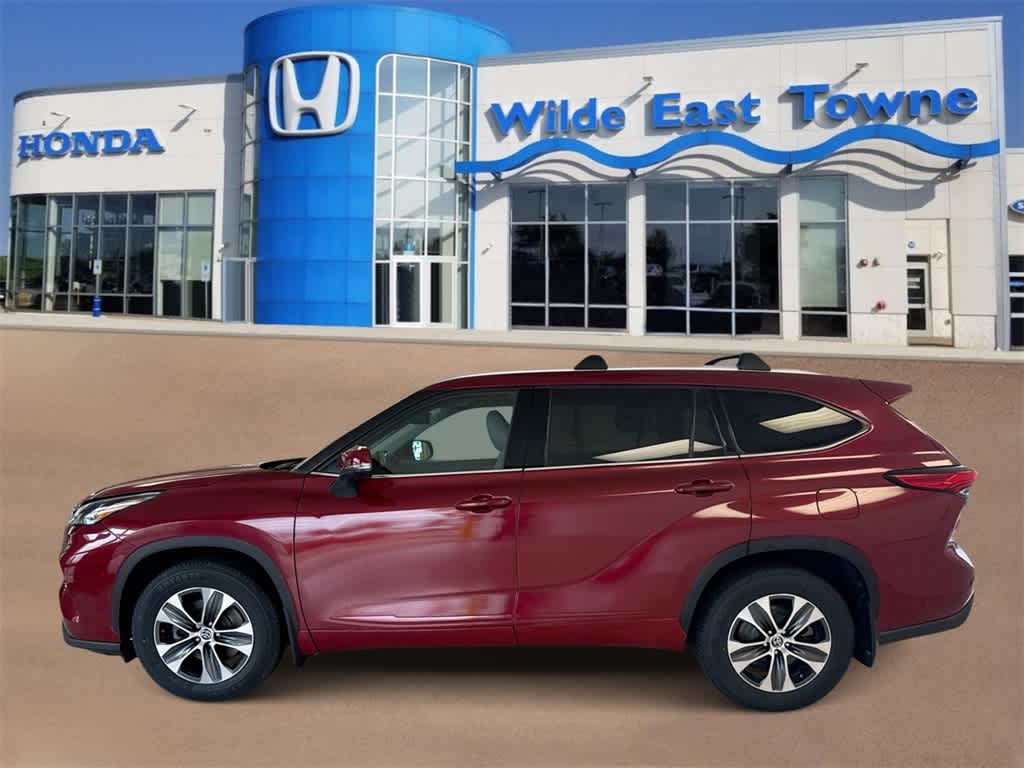 Thumbnail: 2022 Toyota Highlander - 5