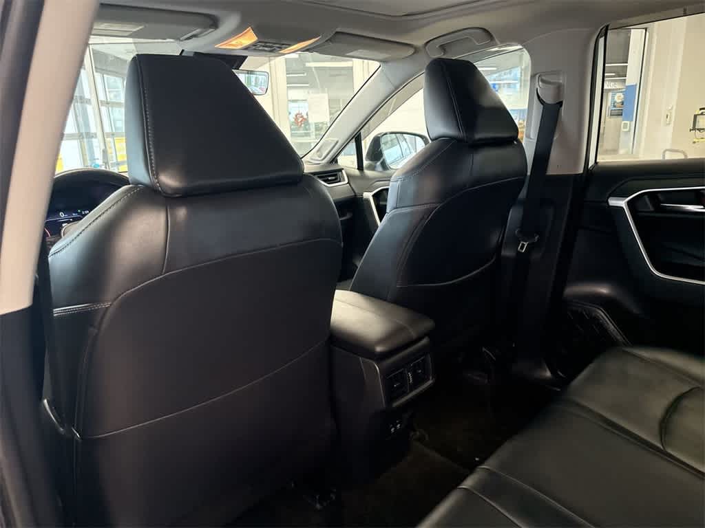 Thumbnail: 2020 Toyota RAV4 - 19