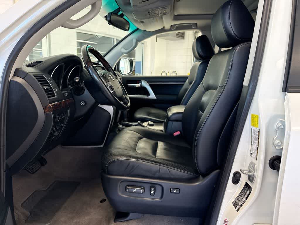 Thumbnail: 2015 Toyota Land Cruiser - 17