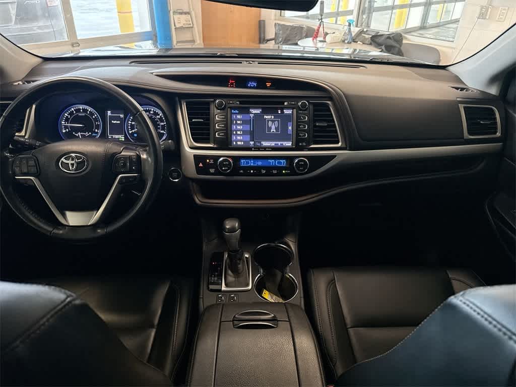 Thumbnail: 2019 Toyota Highlander - 16