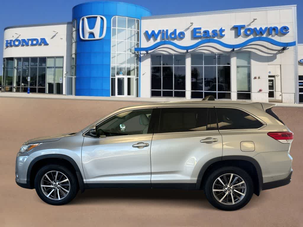 Thumbnail: 2019 Toyota Highlander - 5
