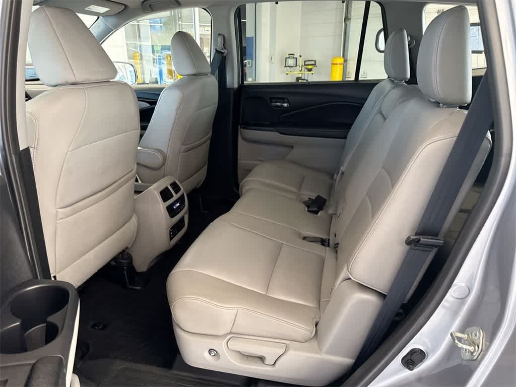 Thumbnail: 2017 Honda Pilot - 21