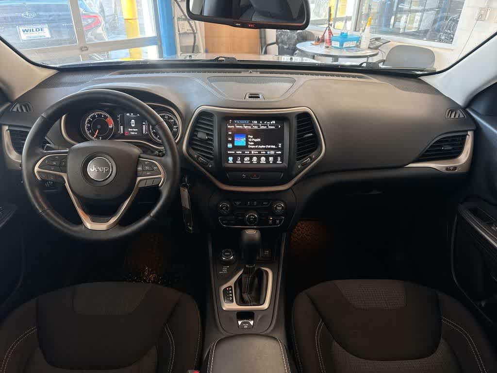 Thumbnail: 2017 Jeep Cherokee - 17